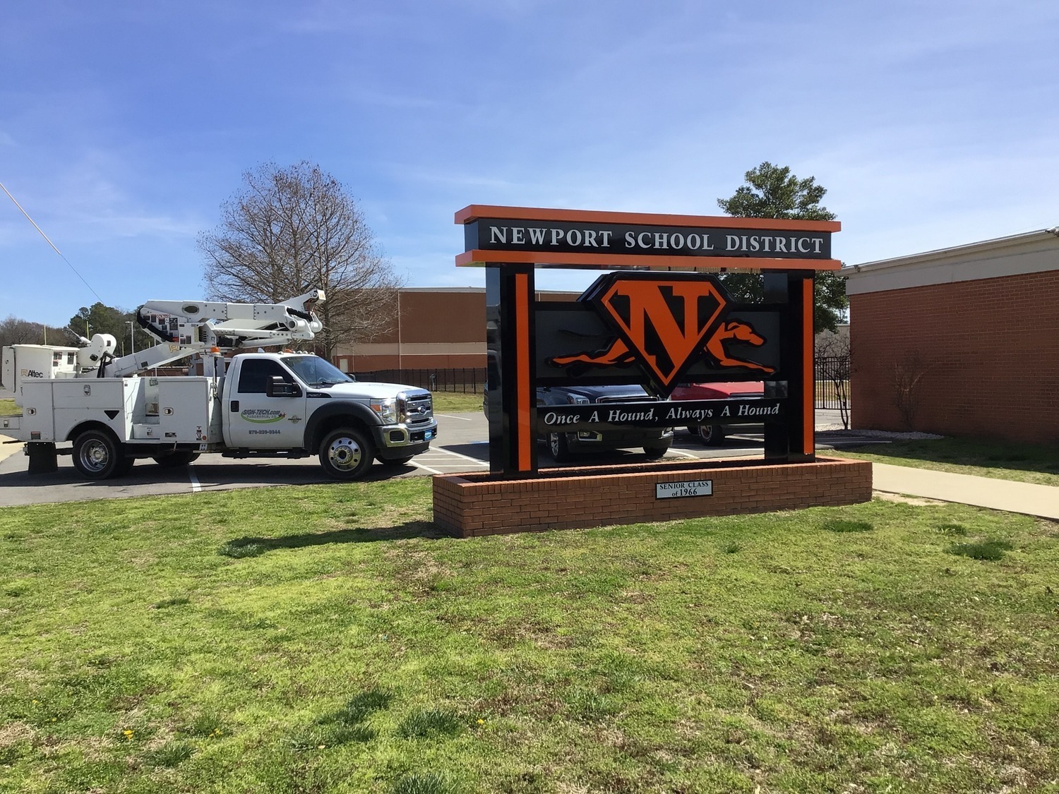 newport school district sign